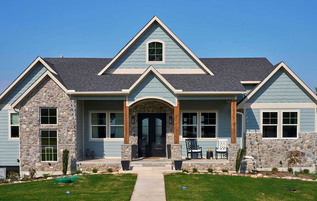 Slide-Blue-Lake-House-Feature